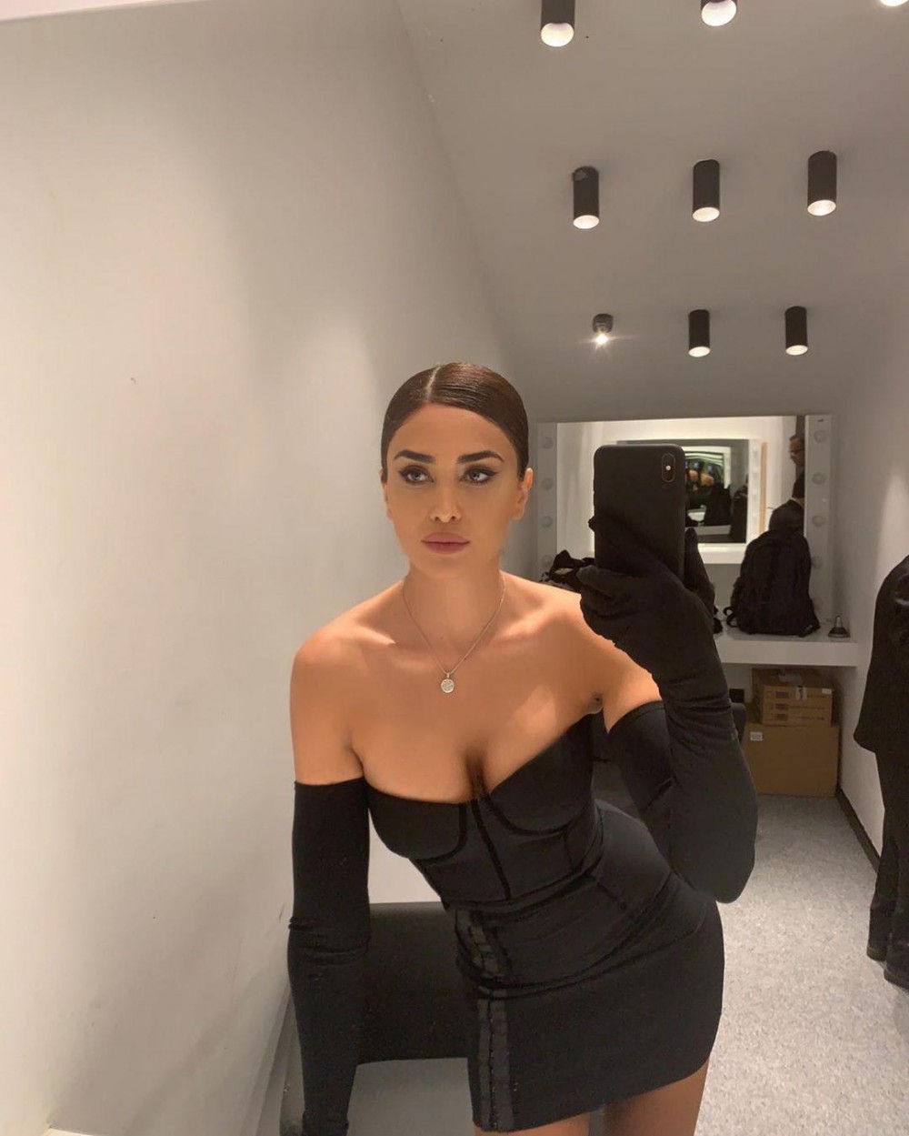 Pərvin qalaya bu geyimdə qatıldı - FOTOLAR